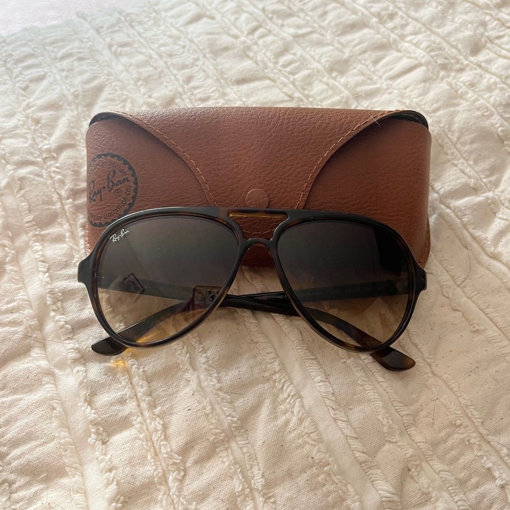 Ray-Ban Cats 5000 original aviators in tortoise shell with brown lenses.